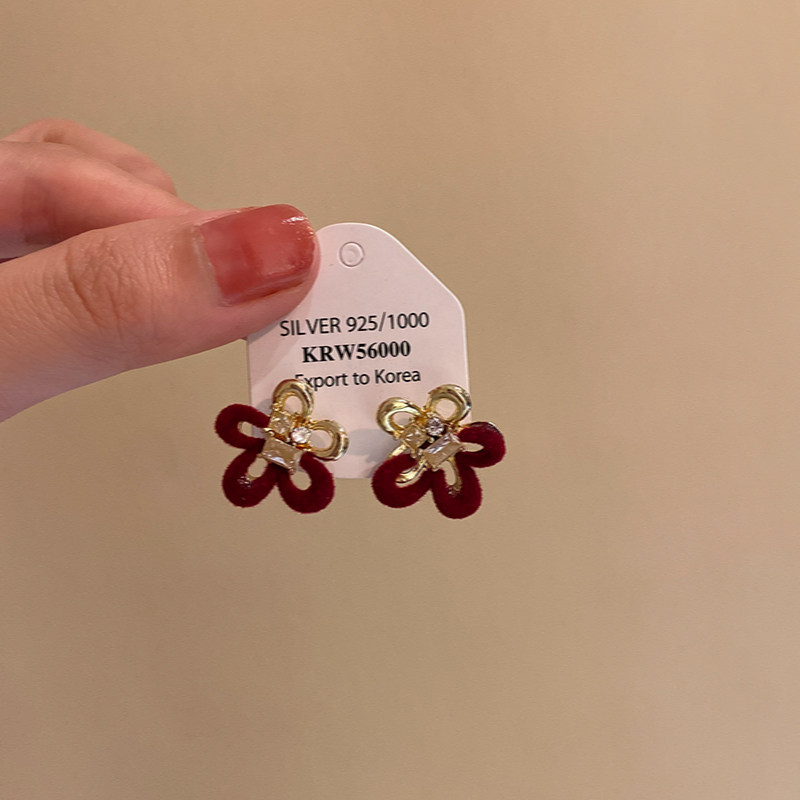 红色小众新年耳钉秋冬新款气质毛绒耳环精致轻奢高级可爱过年耳饰