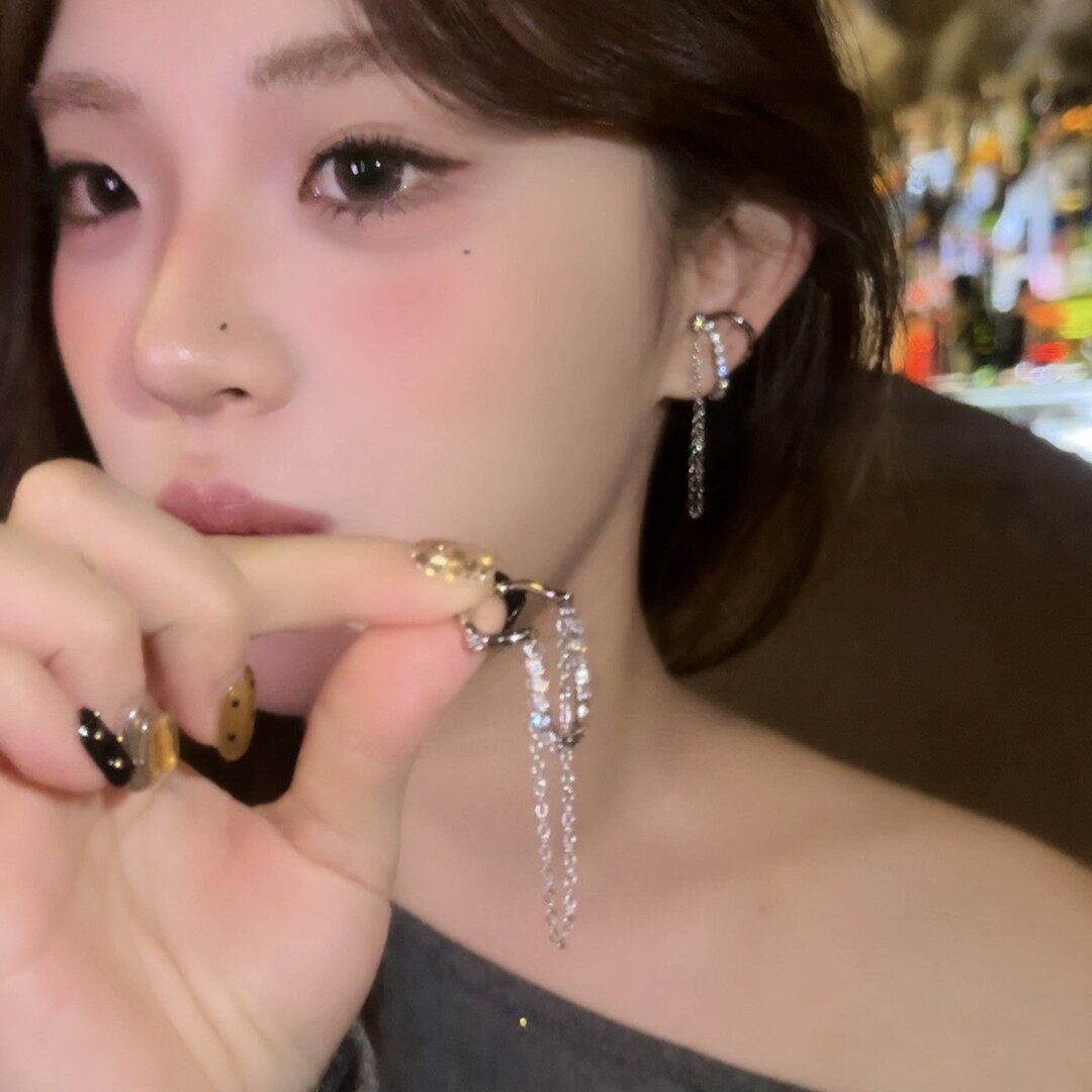 一款两戴银色双层锆石流苏耳线女2026新款高级感无耳洞耳骨夹耳钉
