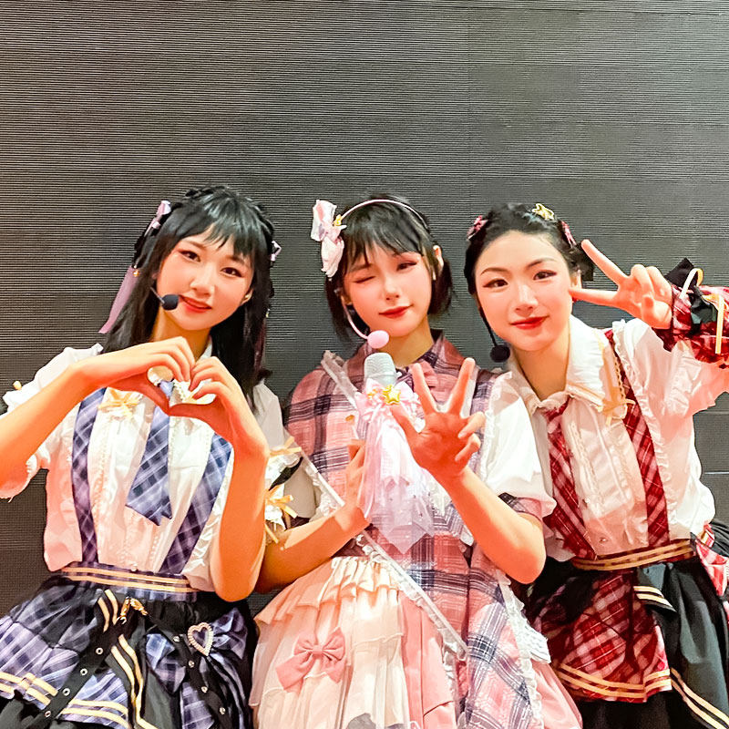 耳麦cos道具女团打歌假唱偶像麦话筒拍照装饰麦克风头戴耳机模型