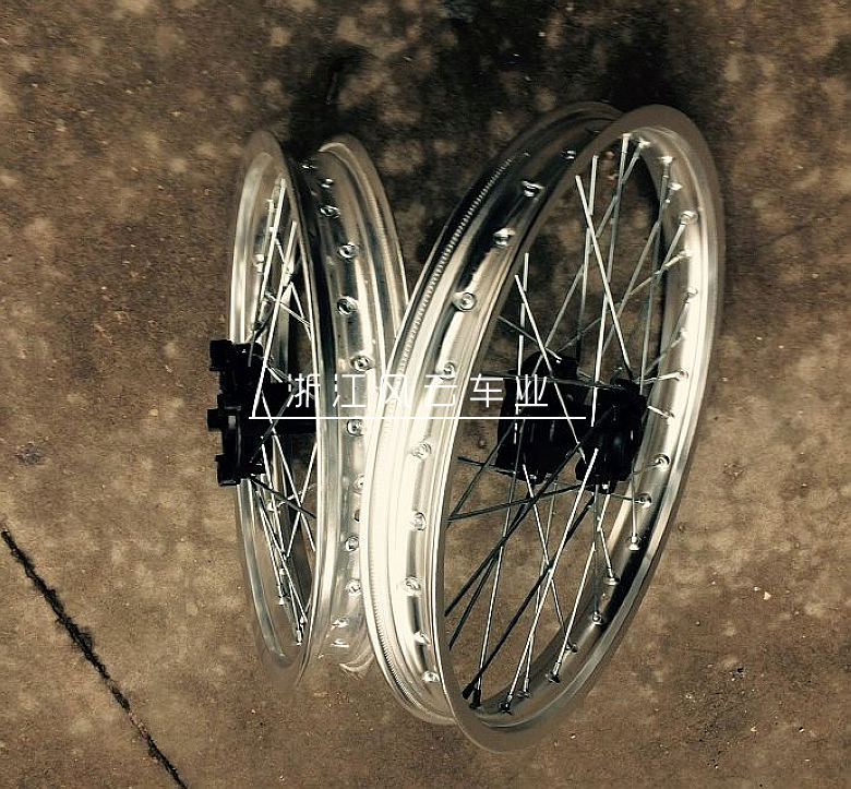TTR  T8 波速儿前19后16寸铝合金轮毂钢圈  轮芯轴孔15MM  刹车盘安装对孔100MM 链盘安装对孔92MM 请派遣仔细核对下型号或者联系掌柜