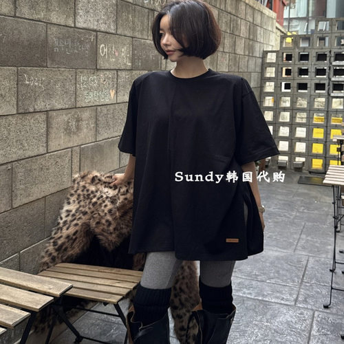 直邮韩国代购JINA25冬新 时尚圆领垫肩开叉小皮标宽松打底T恤女