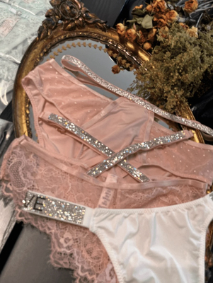 性感烫钻交叉细带蕾丝边内裤女 高腰可调节弹性棉档内裤三角005