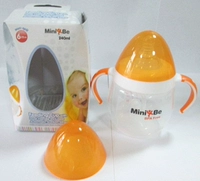 Оранжевая бутылка с запасной крышкой.