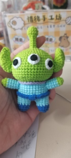 纯手工编织毛线玩偶成品钩针三眼仔钥匙扣可爱挂件公仔送男女朋友