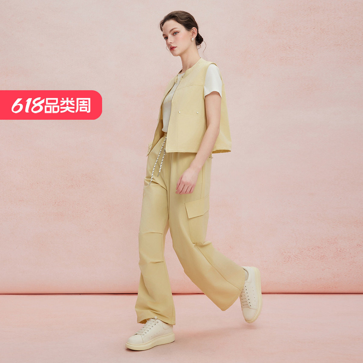 斯尔丽26新款三件套百搭小白T搭配防风马甲工装裤套装