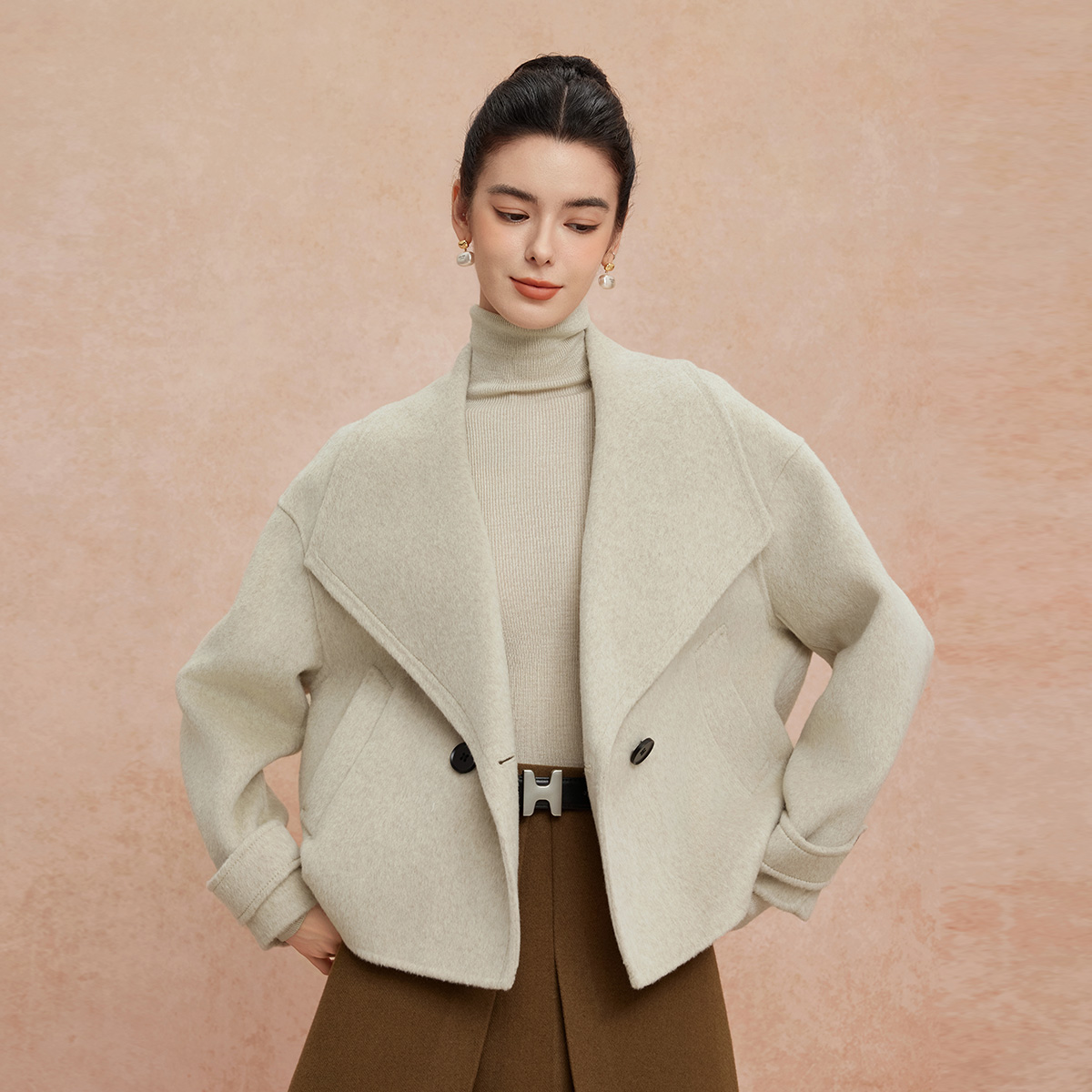 斯尔丽2025新款滑爽软糯双面呢大翻领短款羊毛大衣