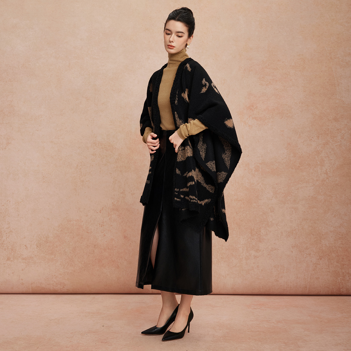 斯尔丽25新款含羊毛秋冬高级感百搭披肩斗篷复古大气提花围巾