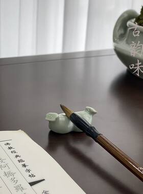 龙泉青瓷国营老瓷器新中式书房笔搁陶瓷笔山书法笔架文房四宝摆件