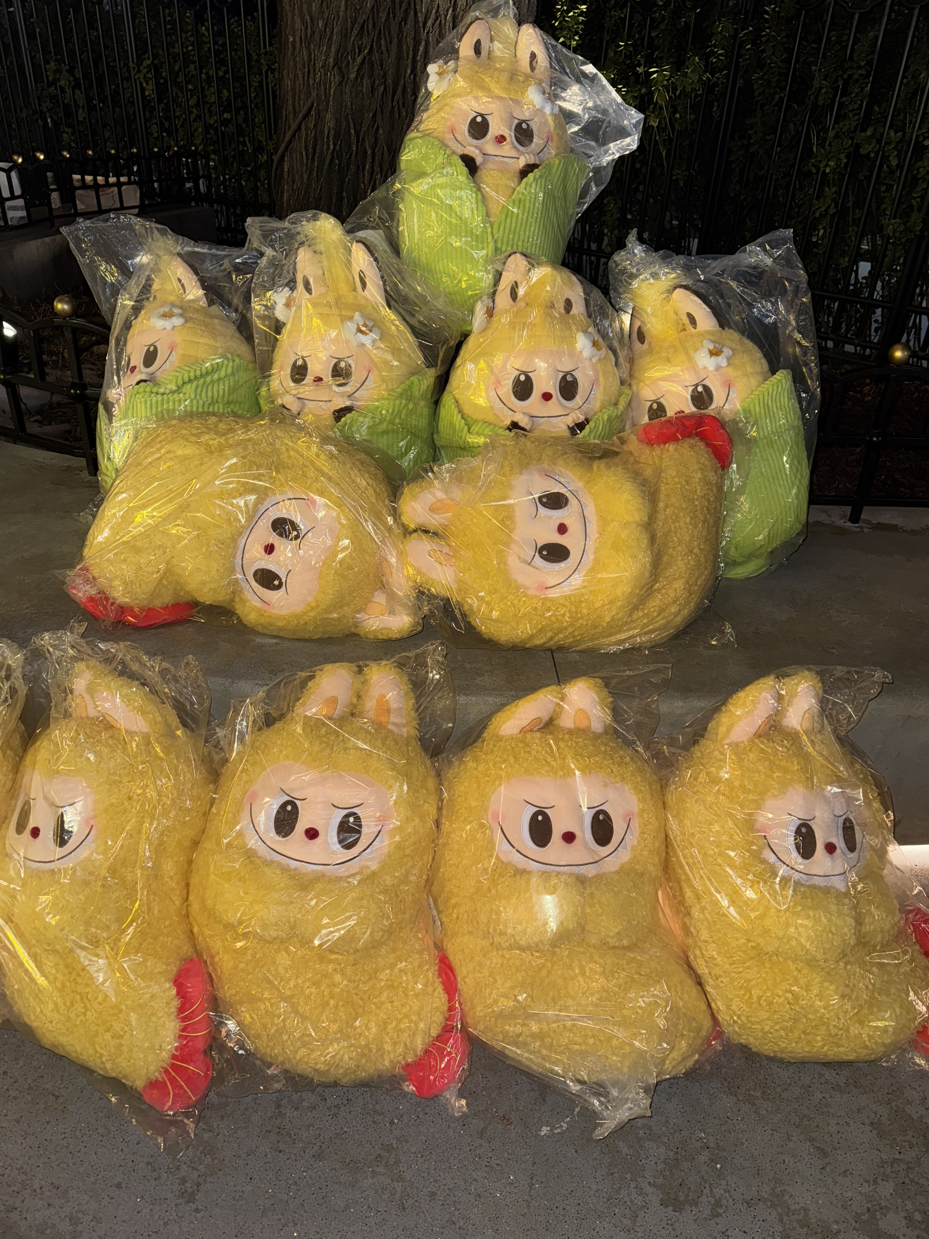 泡泡玛特城市乐园限定嘉年华奖品labubu炸虾抱枕labubu玉米抱枕