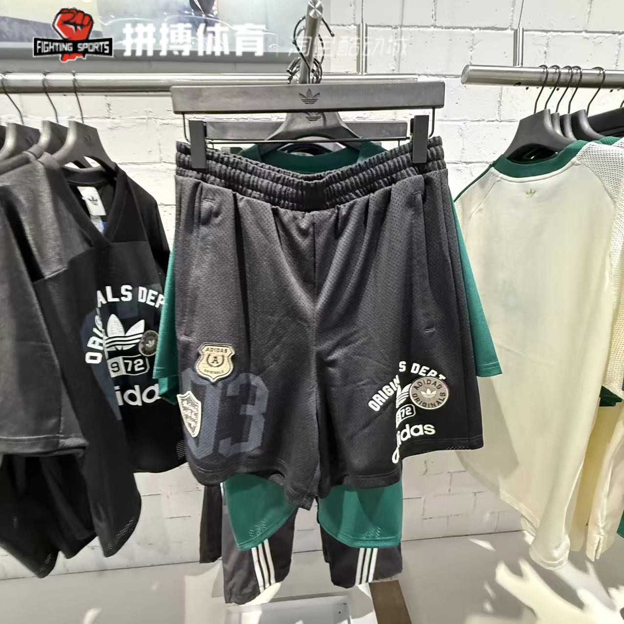 Adidas三叶草男时尚印花宽松透气V领运动短袖KD6252/6251 KD6230图片