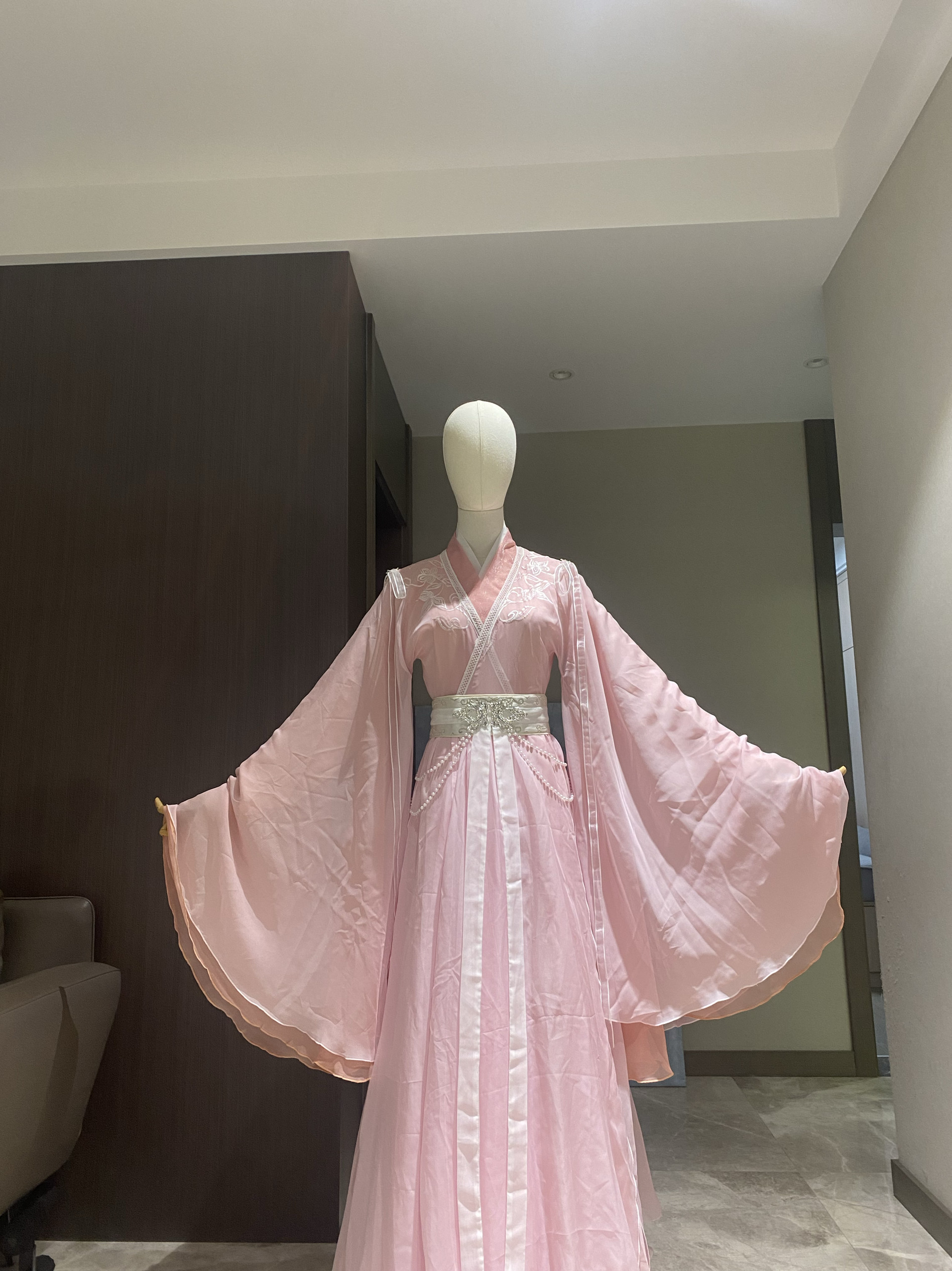 莲花楼乔婉娩陈都灵粉色古装影视剧同款