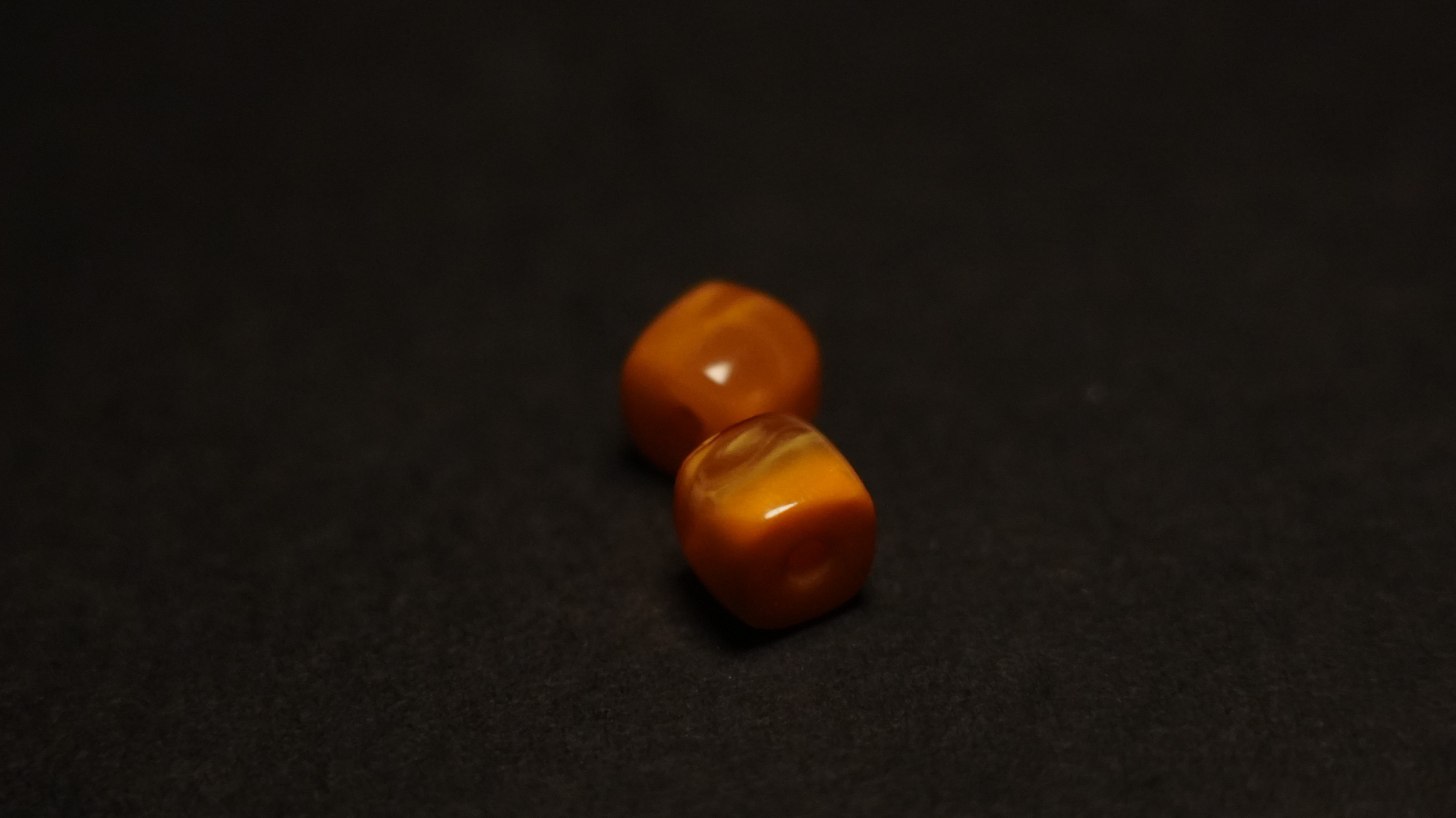 【藏传老蜜蜡】藏系 鸡油黄妖孽骰子 配饰非菩提天珠手串念珠文玩