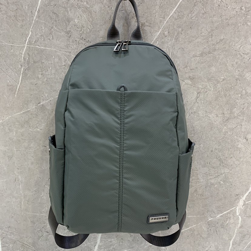 火狐新款双肩包女尼龙布防水超轻休闲小背包户外旅行便携纯色小包