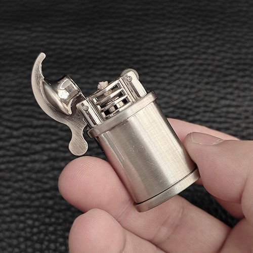 新款合金色青铜黑银色拉丝短款小胖墩子翻盖砂轮煤油打火机密封底