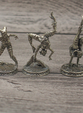 纯白铜小丑浮雕女cos兵人模型摆件桌面游戏玩具人偶棋子复古装饰