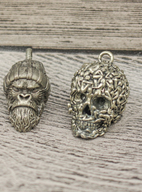 复古白铜做旧骷髅头猩猩浮雕吊坠钥匙扣包挂件手把件创意纯铜挂饰