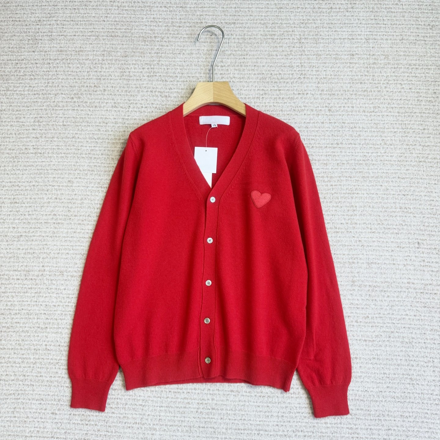 妞妞家春季新品女士简约百搭V领羊毛爱心图案针织开衫外套8706