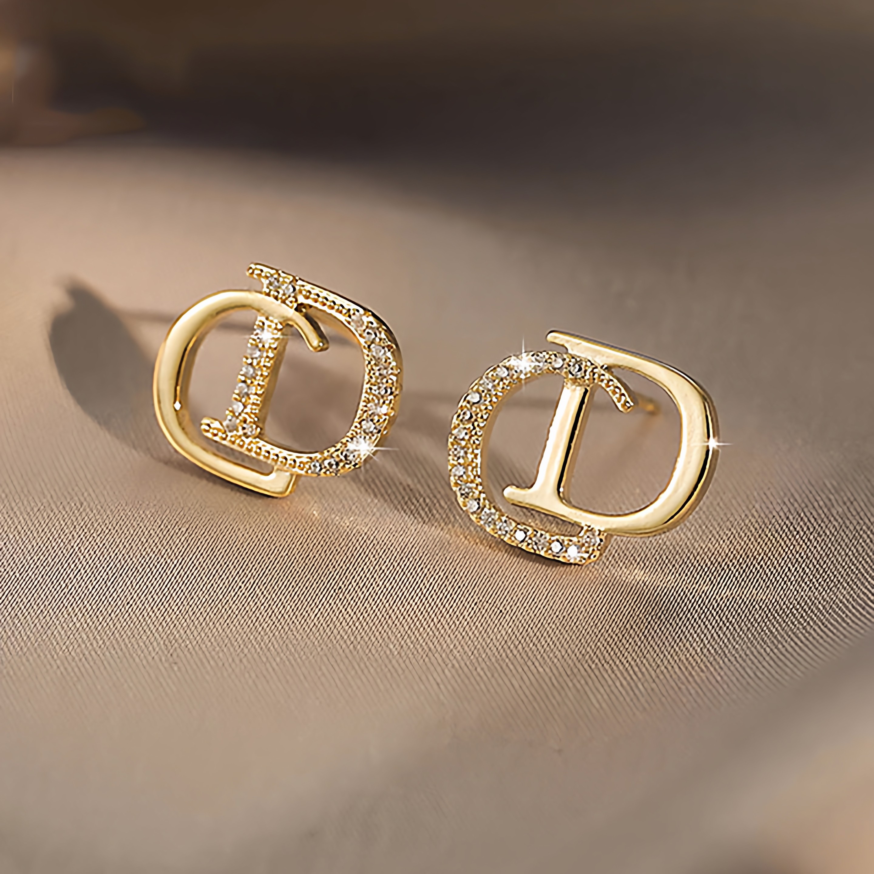 冷淡风CD字母轻奢银针耳钉