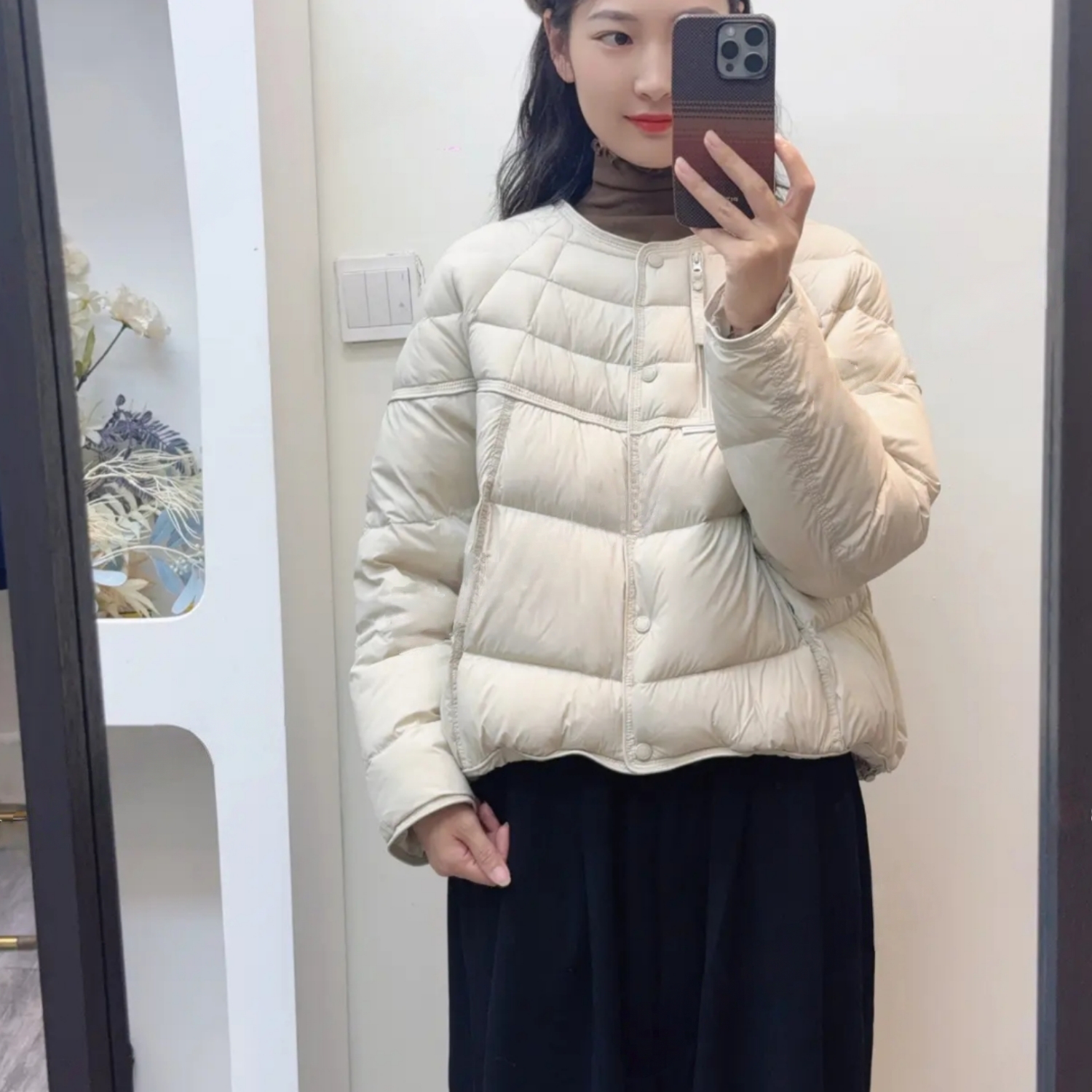 2025冬季新款90白鸭绒休闲圆领轻薄款女士短款斗篷羽绒服潮