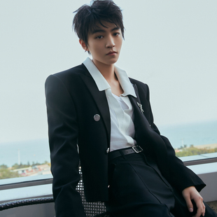 新年年会酒会歌手唱歌比赛演出舞台艺考年会酒会男短款小西服9093