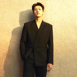 韩版时尚宴会酒会艺考直播年会歌手唱歌发型师系带西服套装1084