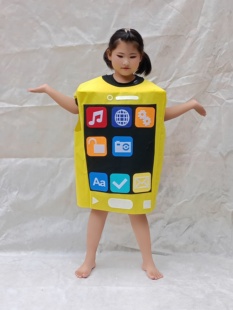 六一儿童幼儿园情景剧手机手机我问你舞蹈表演卡通服装 手机宣传服