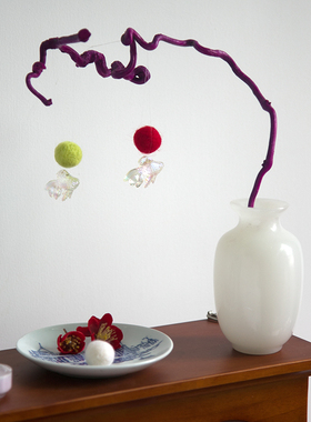 新中式白色琉璃花瓶紫色树枝游鱼球整体花艺东方美学创意艺术摆件