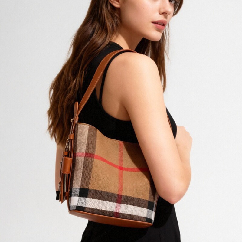 2025新款女士水桶包高级感大容量女包通勤日常百搭手提单肩斜跨包