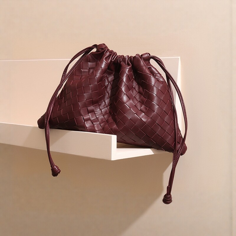 女包真皮高级感轻奢小众设计羊皮编织包手工通勤包包斜挎女士手提