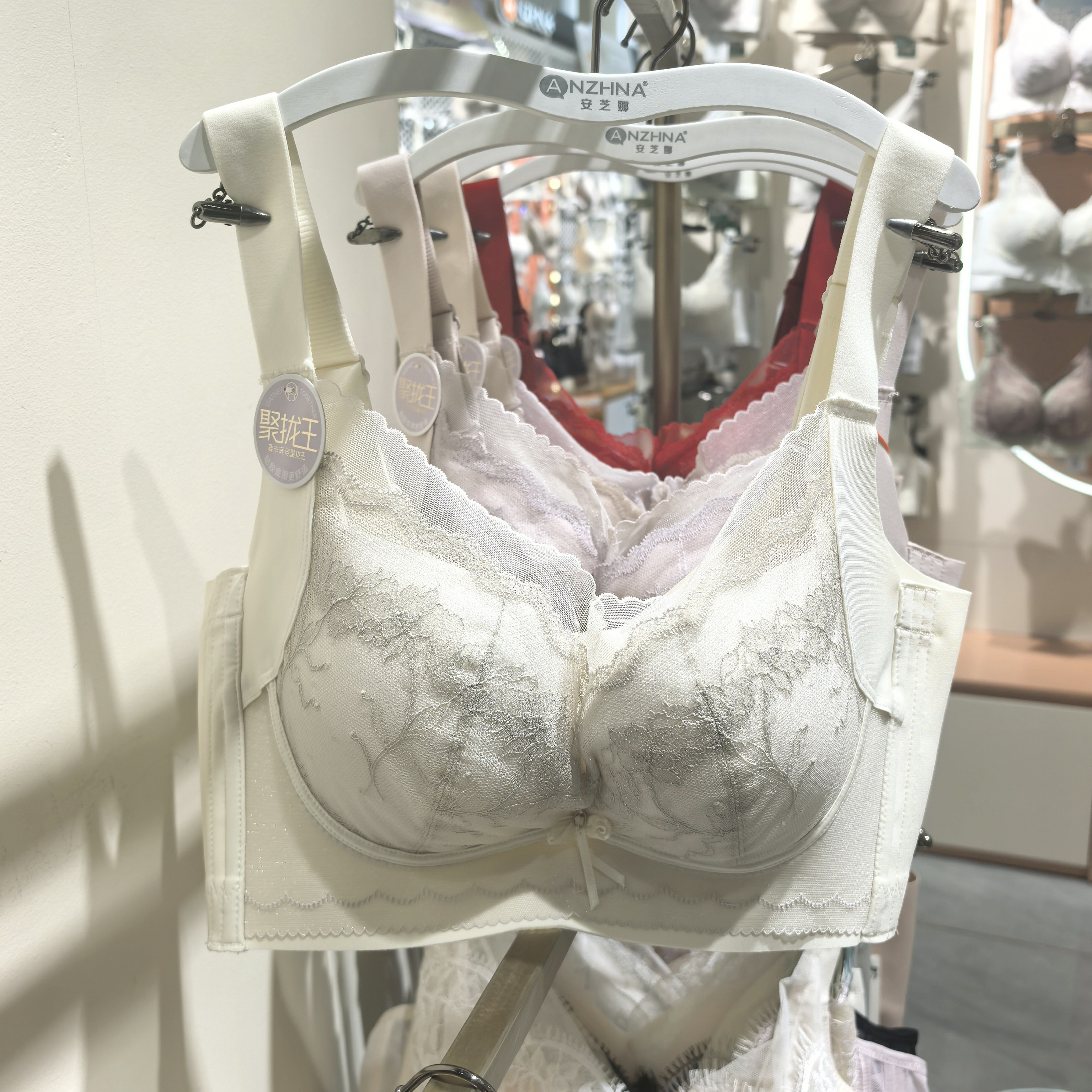 新品聚拢王收副乳薄棉B杯无钢圈内衣女按摩颗粒舒适无痕性感文胸