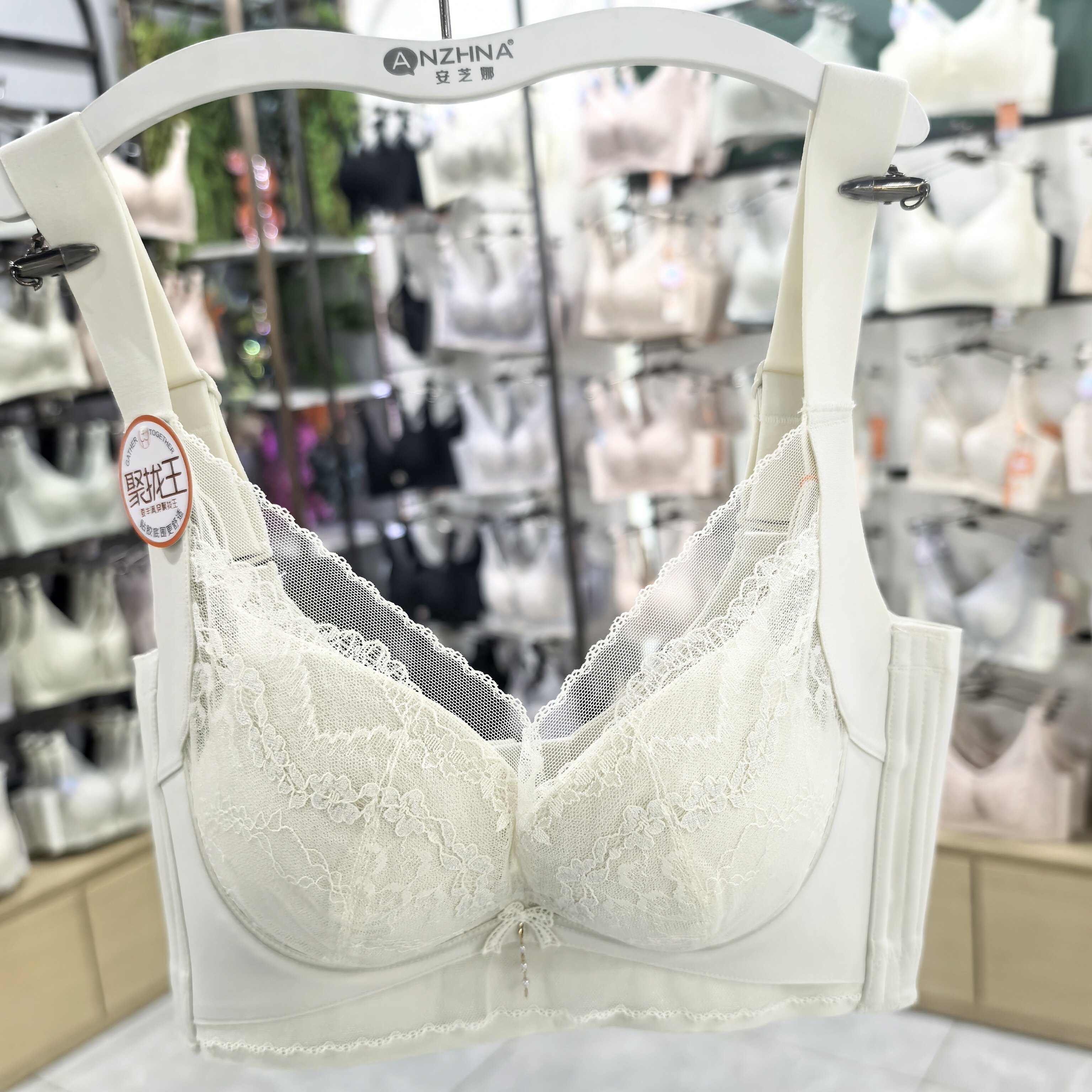 新品无钢圈中薄B杯托玛琳按摩颗粒内衣收副乳聚拢性感蕾丝文胸罩