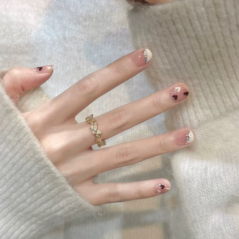 法式短款穿戴甲高级感2025年新款成品美甲片爱心假指甲贴片