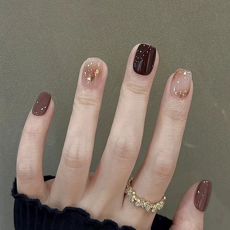 2025新款秋冬美拉德短款高级感百搭气质显白碎闪棕色美甲贴片