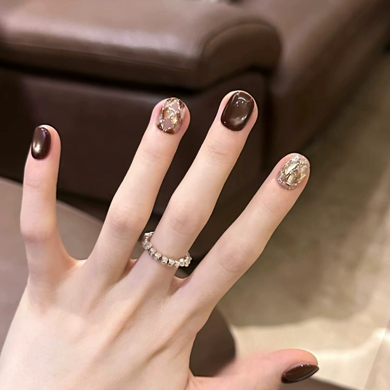 2025新款秋冬小短甲手工穿戴显白秋日玻璃珠猫眼小众美甲短款贴片