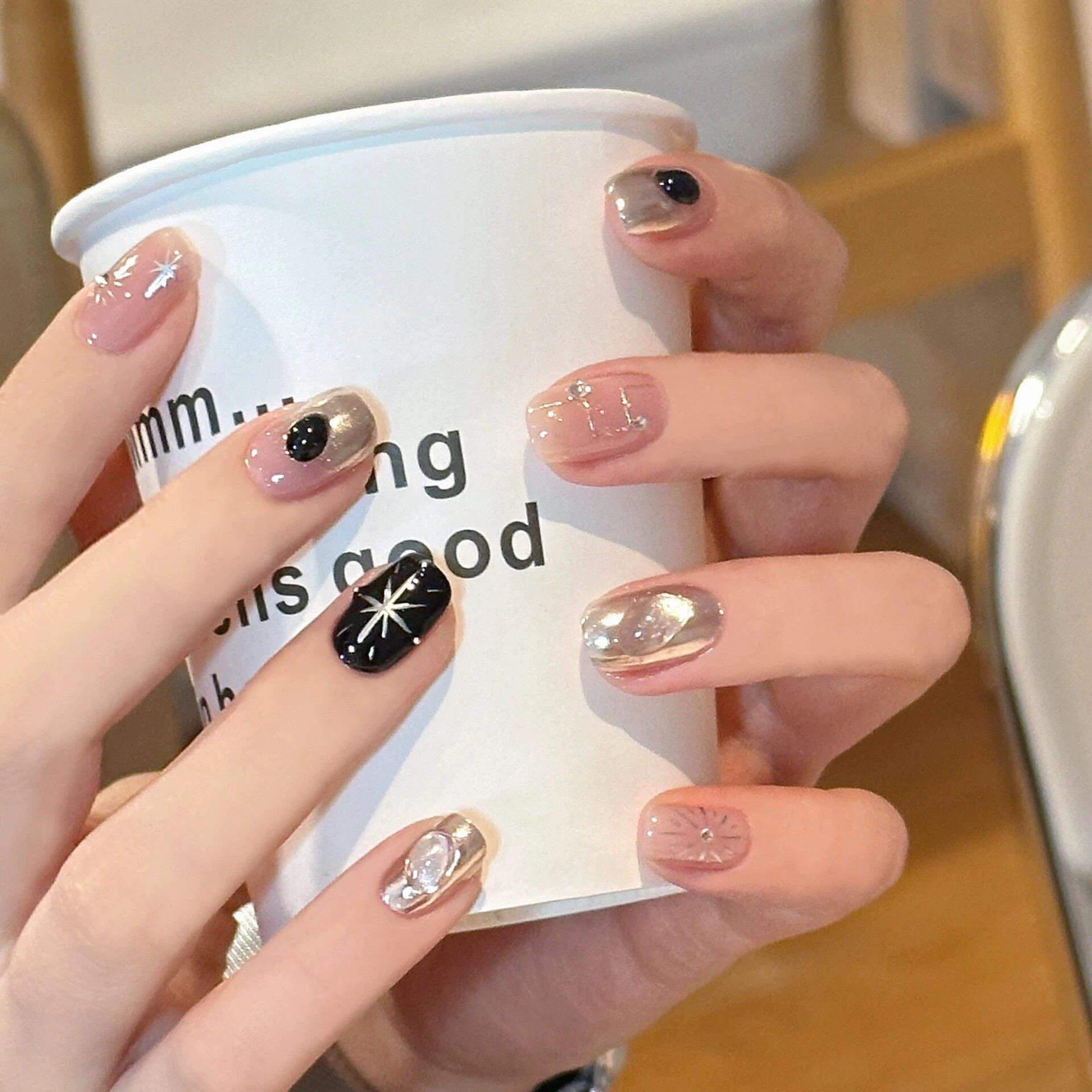 穿戴甲手工穿戴甲黑银星芒设计2025新款显白假指甲贴片孕妇可拆卸,彩妆/香水/美妆工具,穿戴甲/甲片,淘宝优惠券,粉丝福利购,淘宝优惠卷