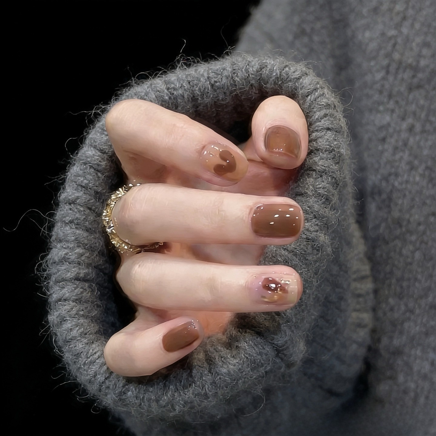 2025新款早秋小短甲手工穿戴显白咖啡巧克力深棕小众美甲短款贴片