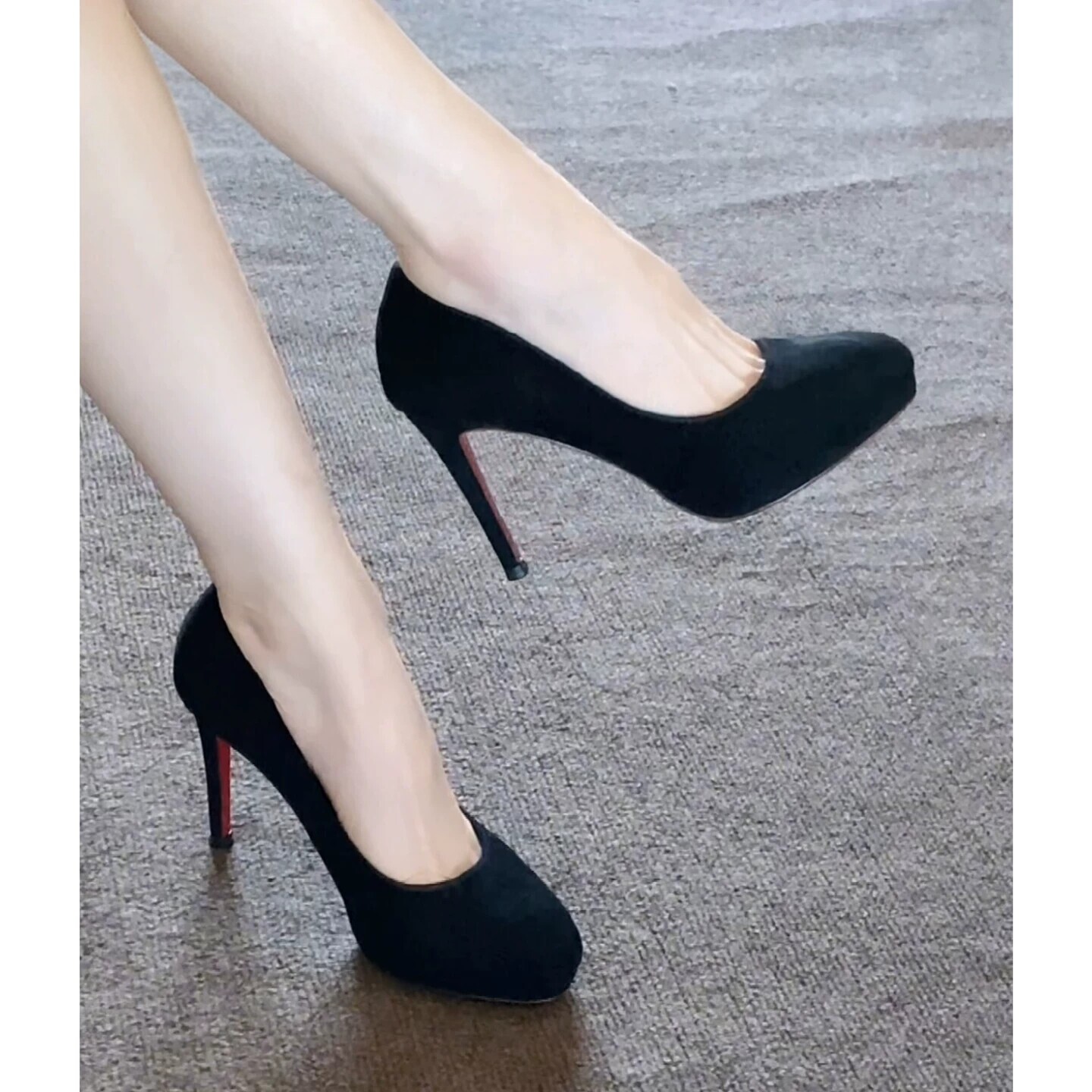 夏娃的新鞋秋冬新款黑色绒面红底高跟鞋浅口圆头防水