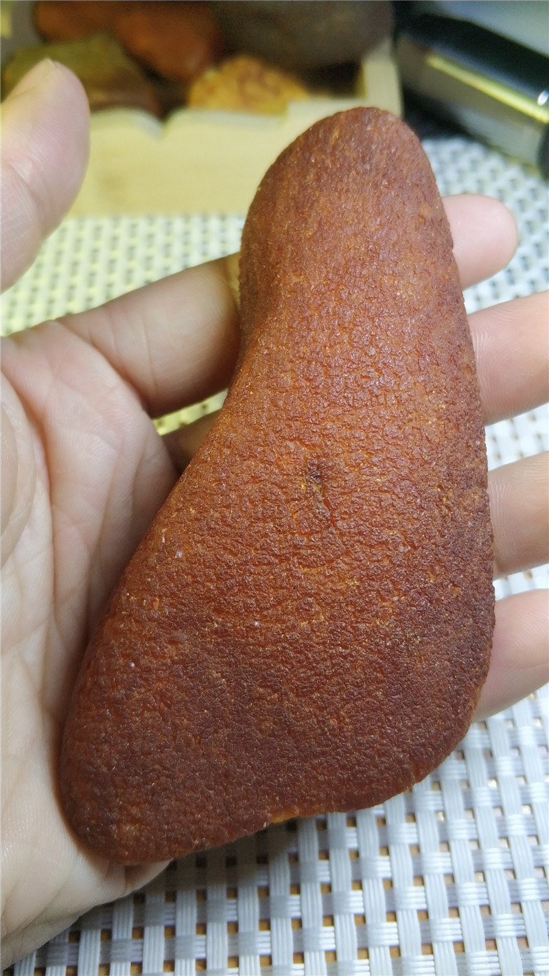 纯天然鸡油黄原矿把件琥珀蜜蜡
