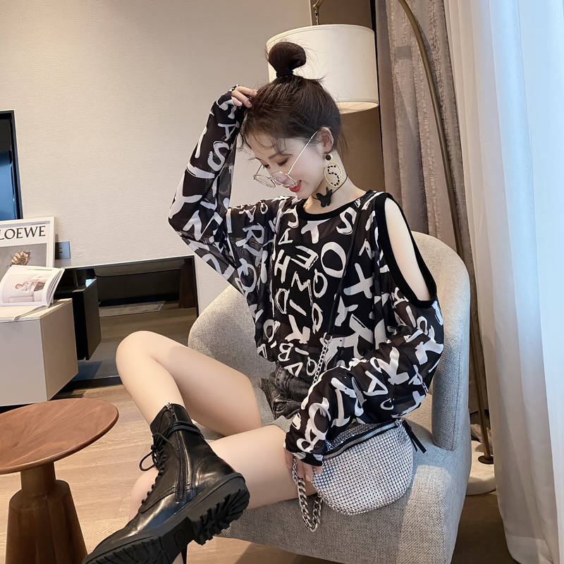 Official picture long round neck letter sunscreen clothes off shoulder long sleeve t-shirt female in Korean version