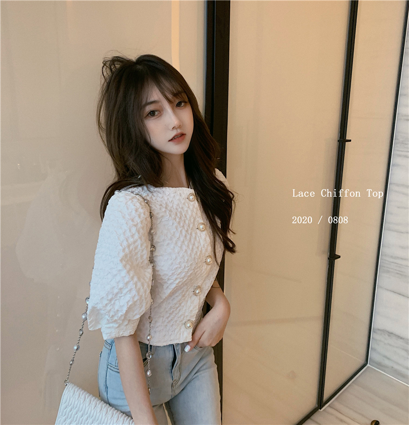 Summer new style square neck bubble sleeve pleated short shirt women's design sense fashionable and versatile, showing the trend of thin top