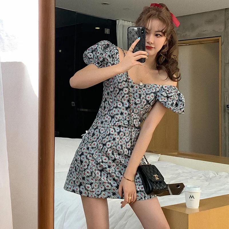 2021 summer new Daisy V-neck floral dress women's spring French bubble sleeve waist Platycodon A-line skirt