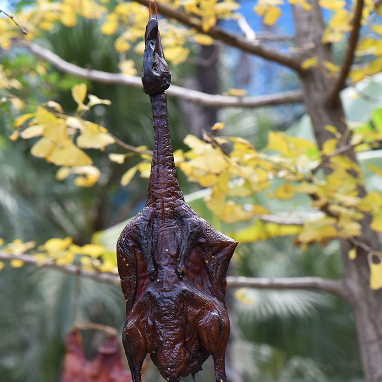 四川特产烟熏土鸭下酒菜腌腊花边鸭抖音同款送礼巴适流口水700g