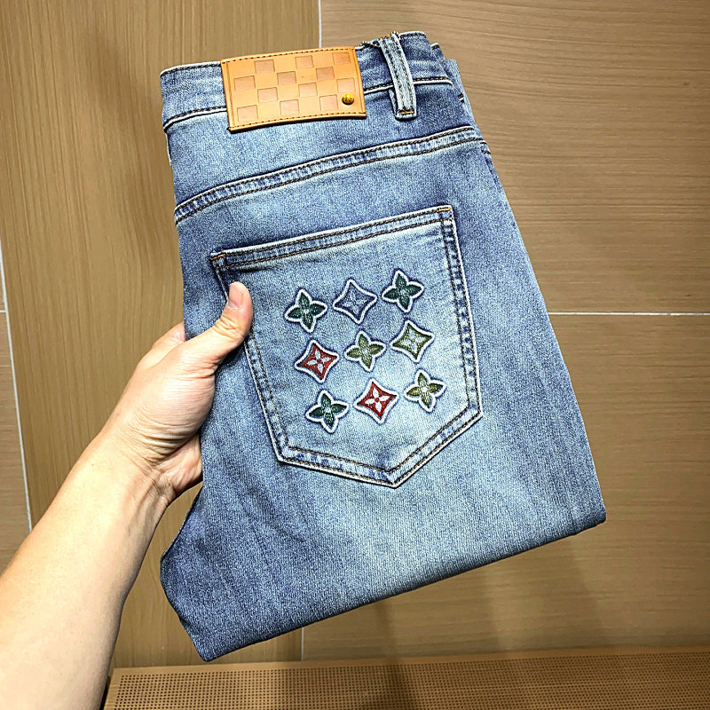 2026春季新款简约牛仔裤男士修身小脚裤潮流薄款休闲长裤刺绣春夏