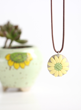 阳光小花手工捏制陶瓷吊坠项链