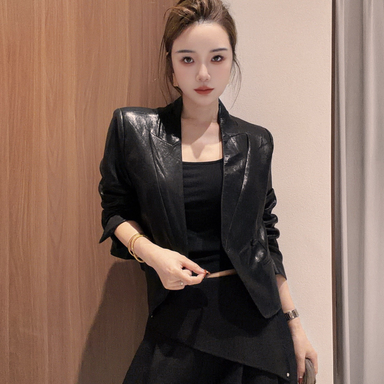 莎火火欧货皮衣2026秋季新款百搭配围巾PU皮气质显瘦外套女8821