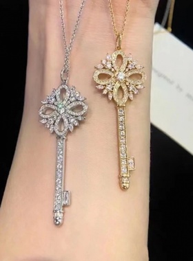 维多利亚钥匙雪花项链马眼钻女款简约锁骨链吊坠钛钢