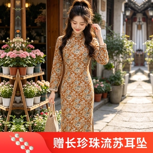 2026秋冬季中长款麂皮绒旗袍长袖少女修身显瘦收腰碎花气质连衣裙