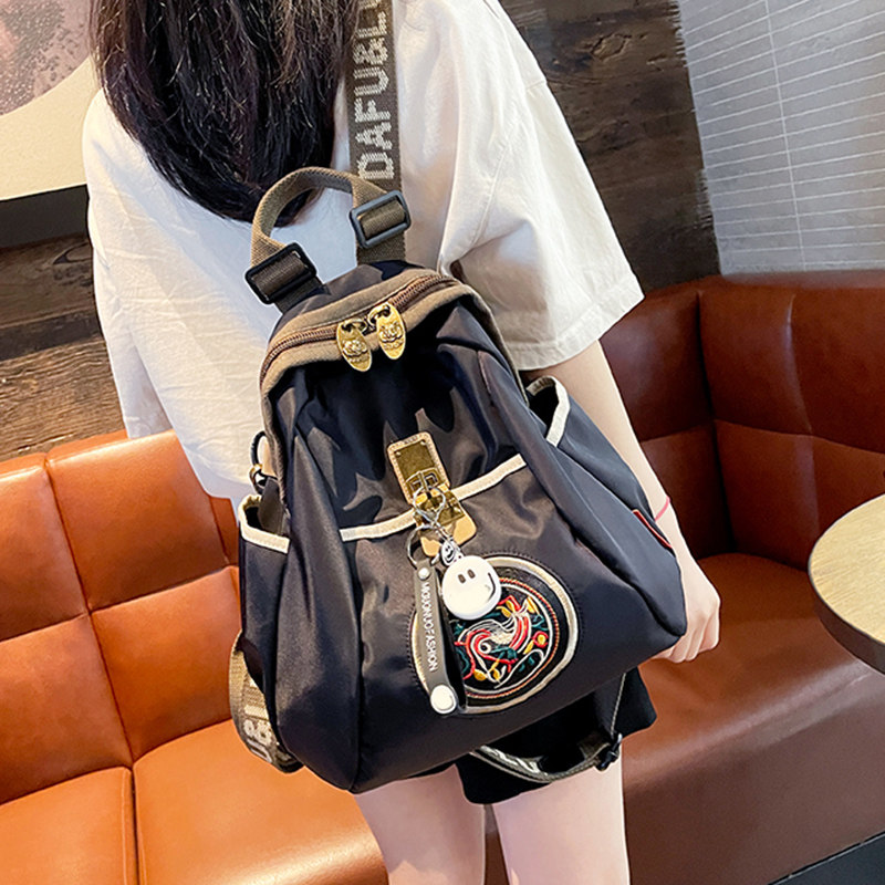 轻奢高级感双肩包女2026新款时尚休闲女士背包牛津布大容量旅行包