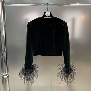 2025年秋季圆领长袖鸵鸟毛装饰丝绒面料气质小女人外套