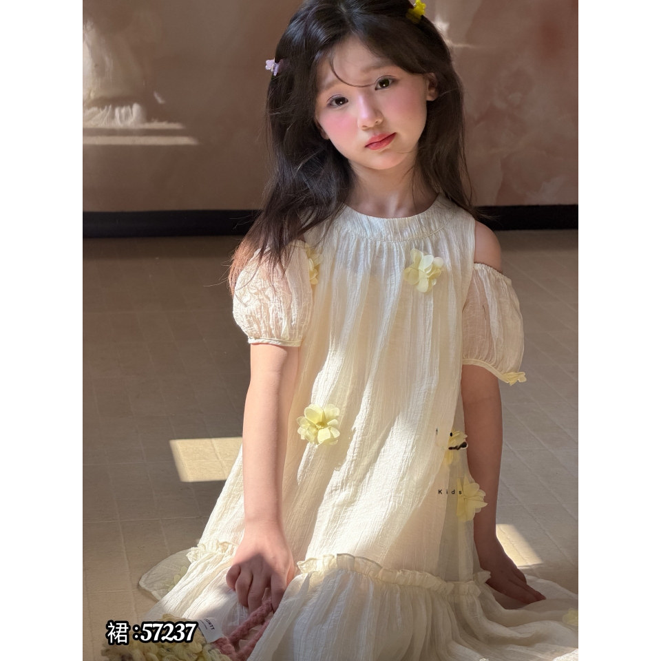 波拉韩国童装2026春日出游穿搭女童纱裙清新感立体小花露肩连衣裙